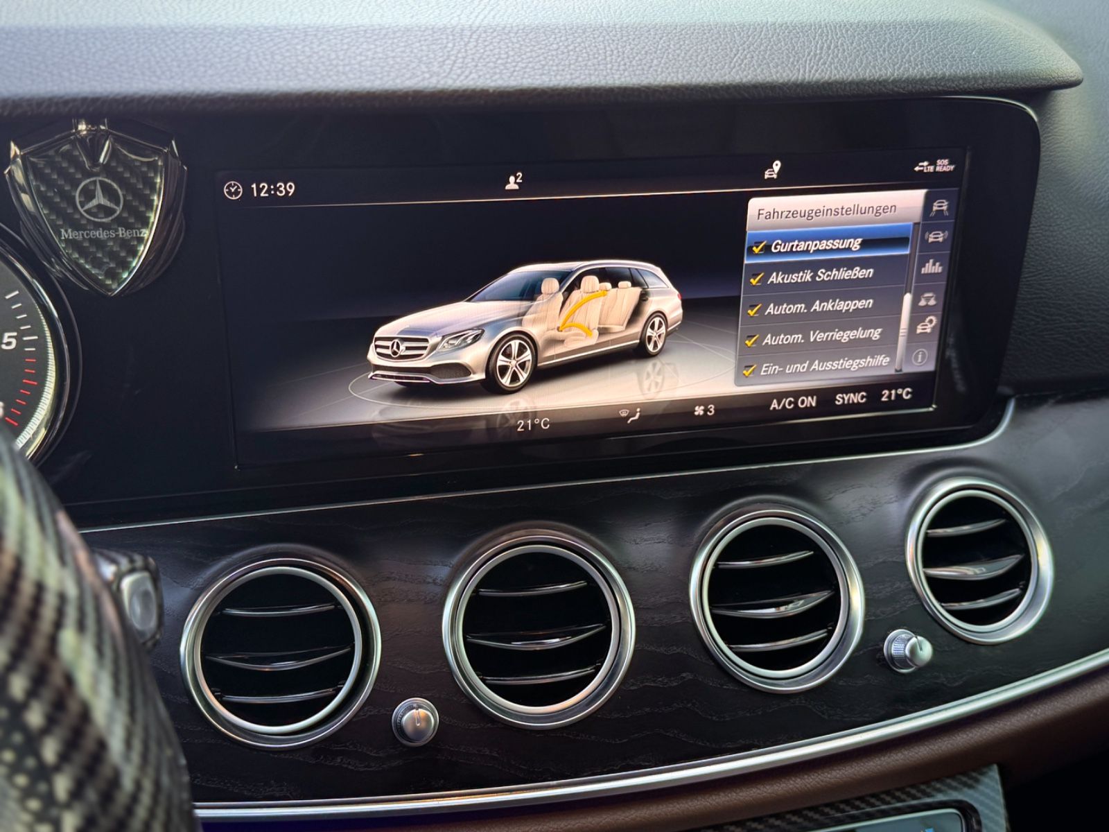 Fahrzeugabbildung Mercedes-Benz E 220Td Avantgarde *HEAD-UP|CAM|AHK|LED*