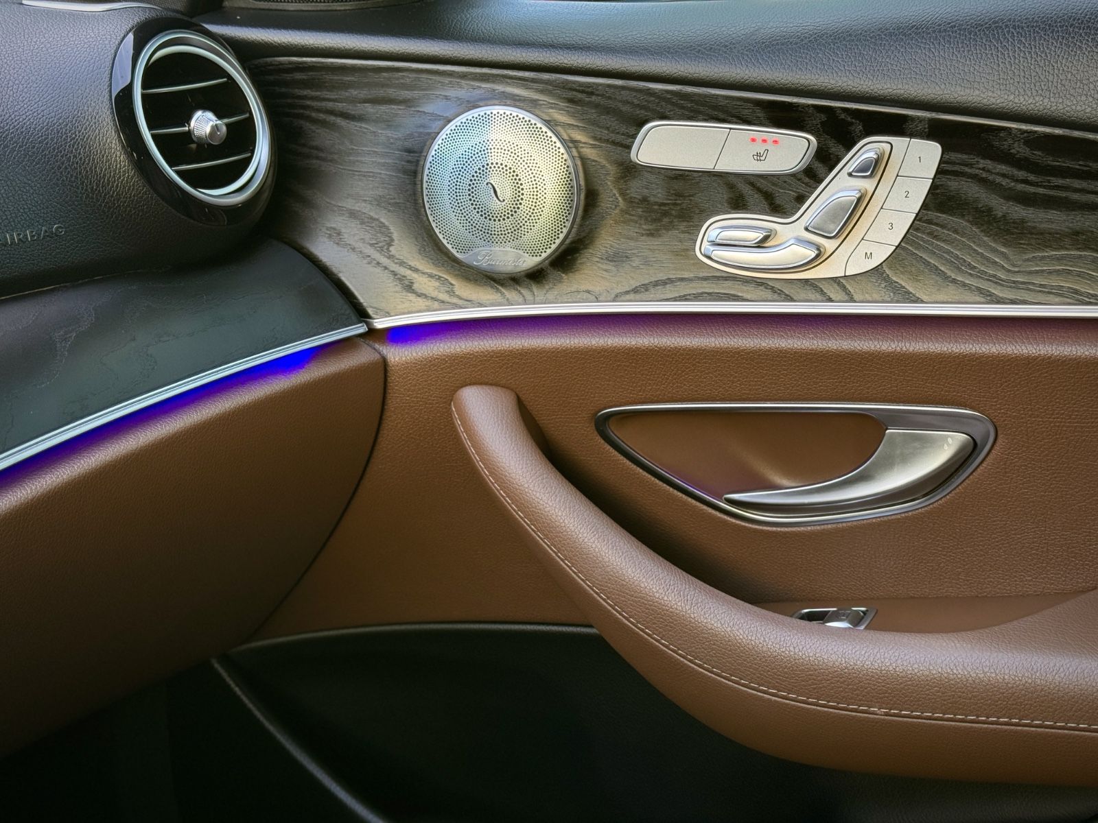 Fahrzeugabbildung Mercedes-Benz E 220Td Avantgarde *HEAD-UP|CAM|AHK|LED*