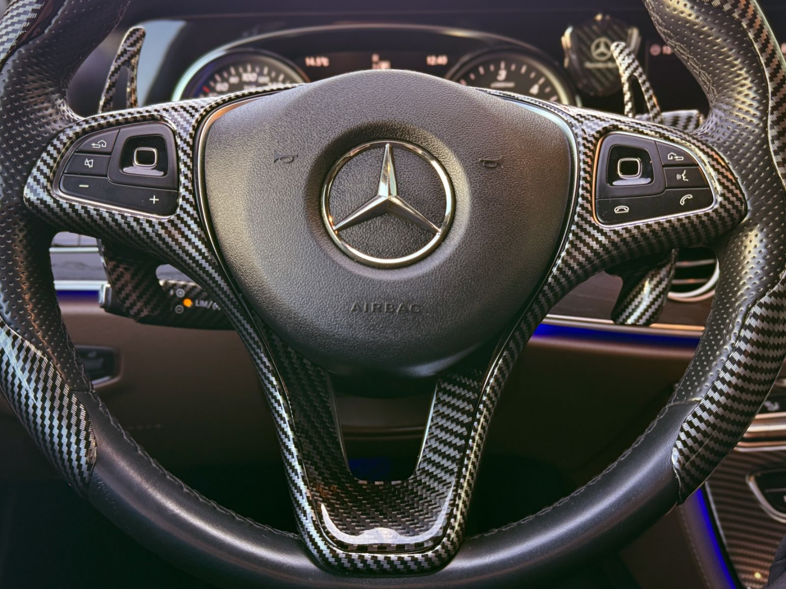 Fahrzeugabbildung Mercedes-Benz E 220Td Avantgarde *HEAD-UP|CAM|AHK|LED*