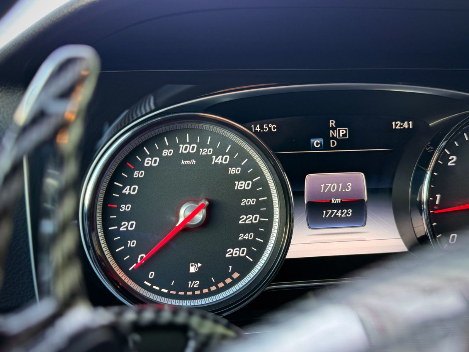 Fahrzeugabbildung Mercedes-Benz E 220Td Avantgarde *HEAD-UP|CAM|AHK|LED*