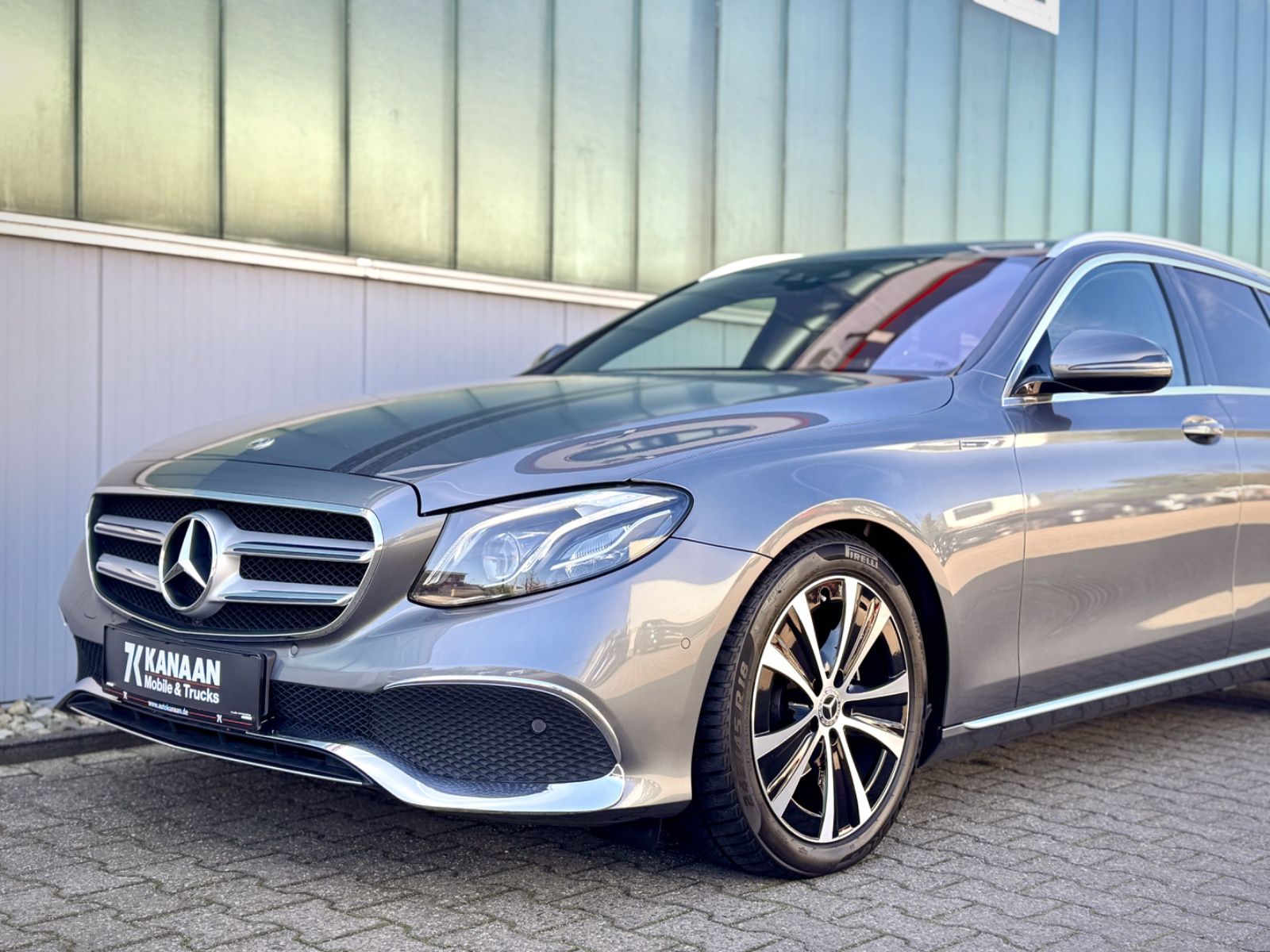 Fahrzeugabbildung Mercedes-Benz E 220Td Avantgarde *HEAD-UP|CAM|AHK|LED*