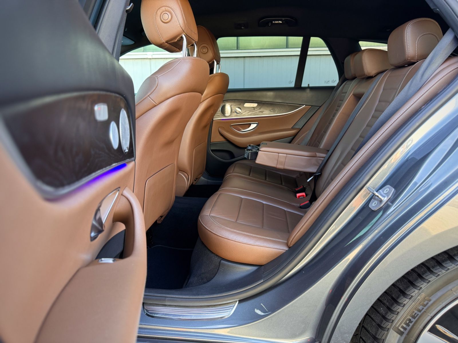 Fahrzeugabbildung Mercedes-Benz E 220Td Avantgarde *HEAD-UP|CAM|AHK|LED*