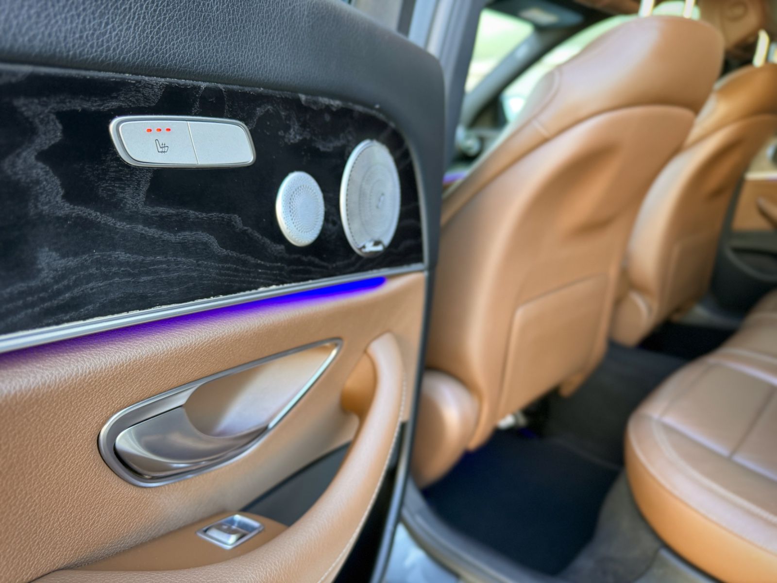 Fahrzeugabbildung Mercedes-Benz E 220Td Avantgarde *HEAD-UP|CAM|AHK|LED*