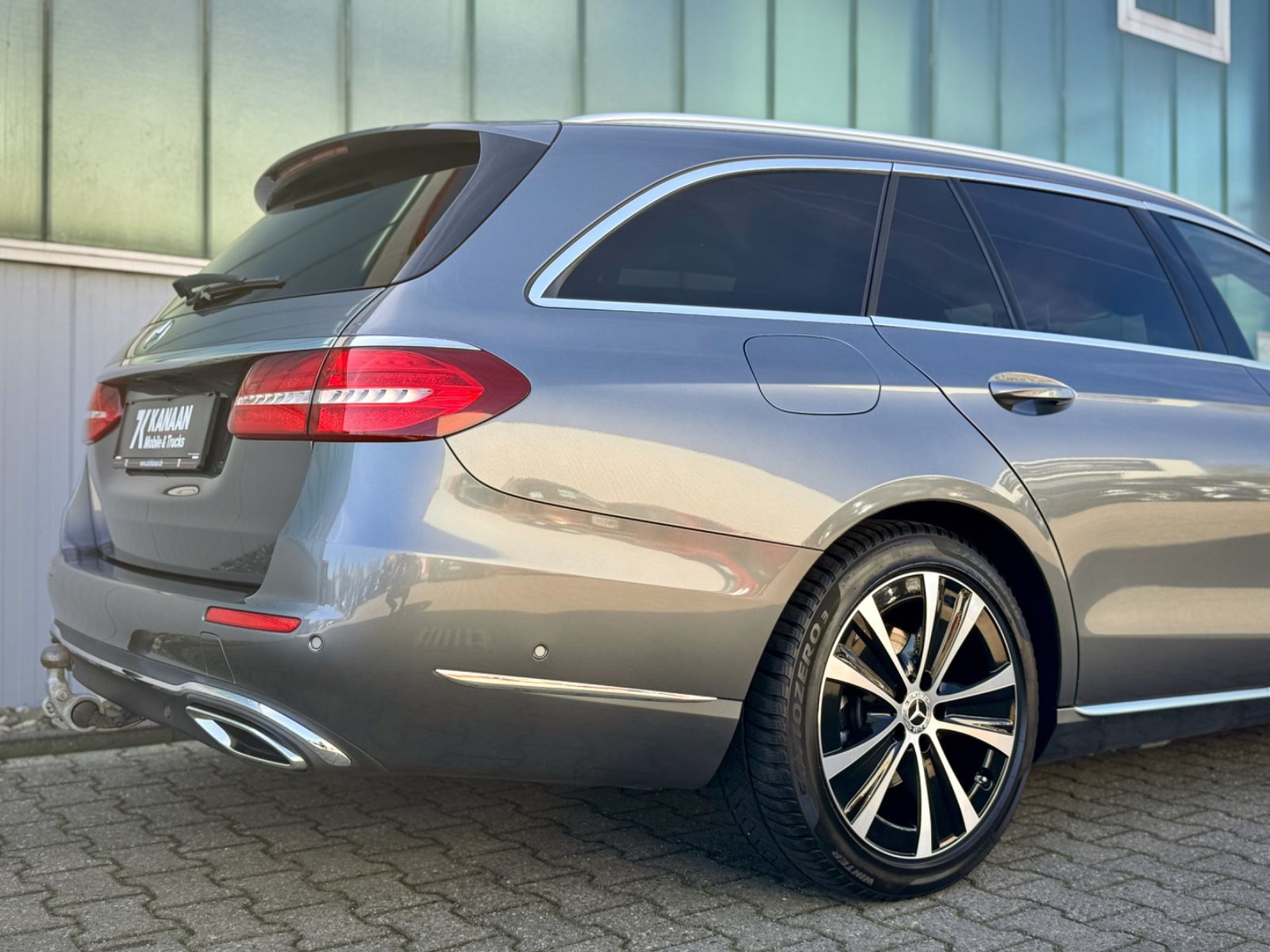Fahrzeugabbildung Mercedes-Benz E 220Td Avantgarde *HEAD-UP|CAM|AHK|LED*