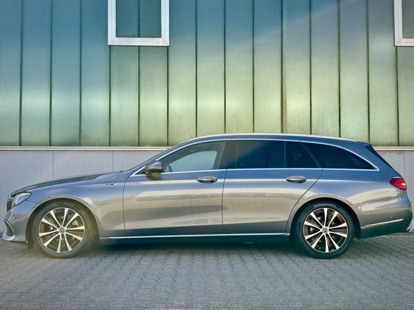 Fahrzeugabbildung Mercedes-Benz E 220Td Avantgarde *HEAD-UP|CAM|AHK|LED*