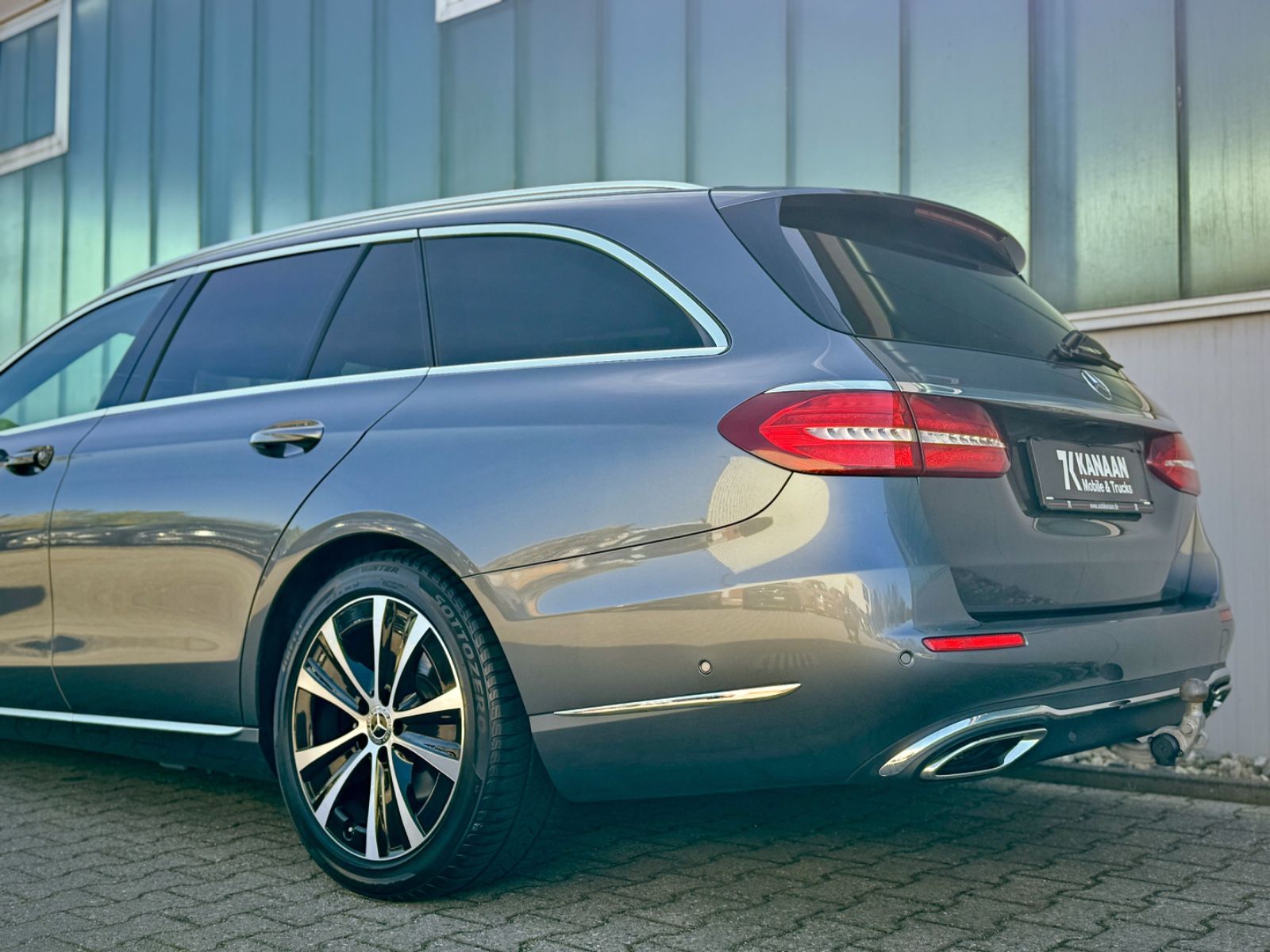 Fahrzeugabbildung Mercedes-Benz E 220Td Avantgarde *HEAD-UP|CAM|AHK|LED*