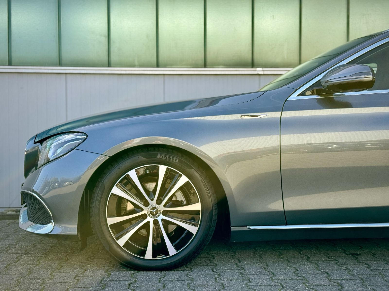 Fahrzeugabbildung Mercedes-Benz E 220Td Avantgarde *HEAD-UP|CAM|AHK|LED*
