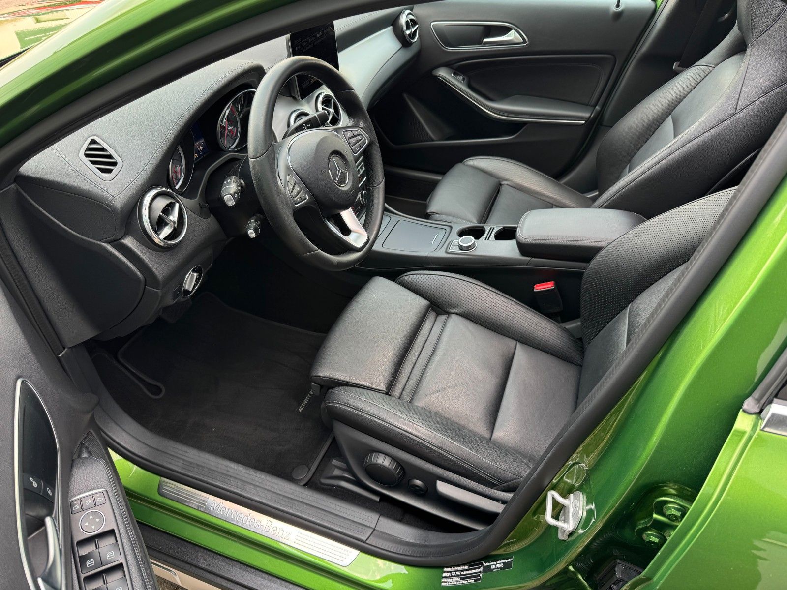 Fahrzeugabbildung Mercedes-Benz GLA 200 CDI / d Urban *PANORAMA|CAM|XENON*