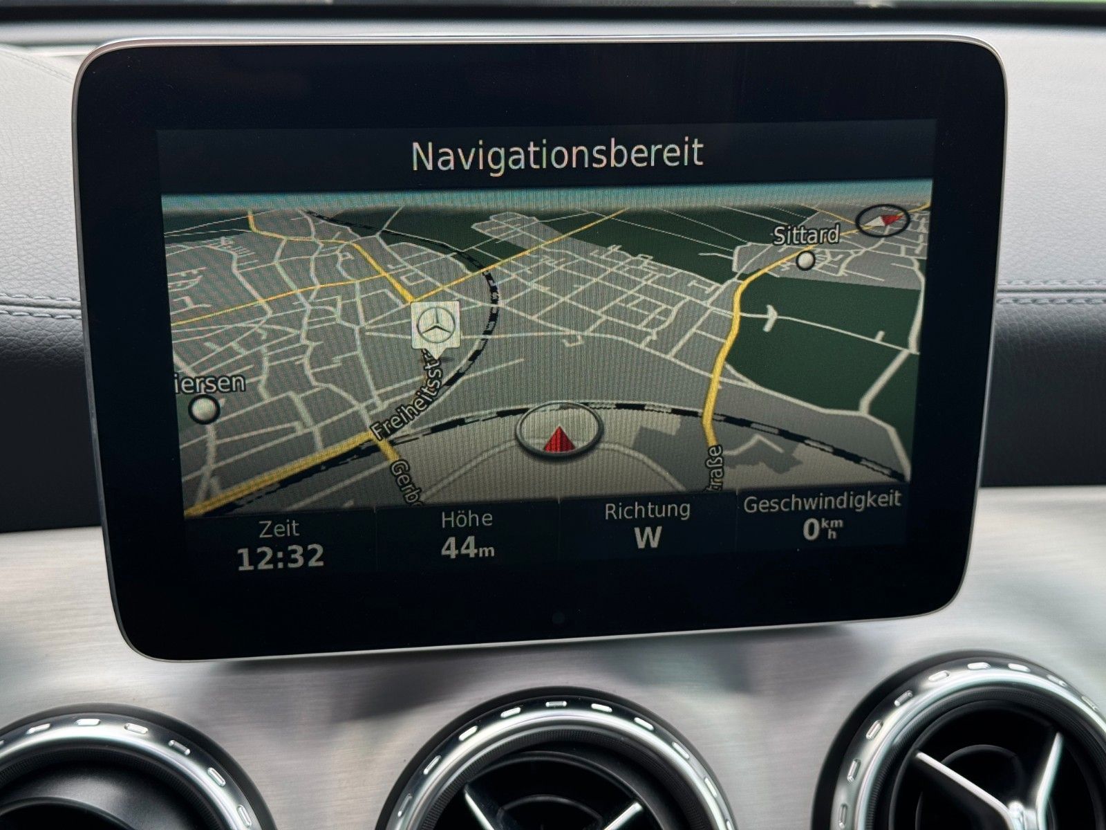 Fahrzeugabbildung Mercedes-Benz GLA 200 CDI / d Urban *PANORAMA|CAM|XENON*