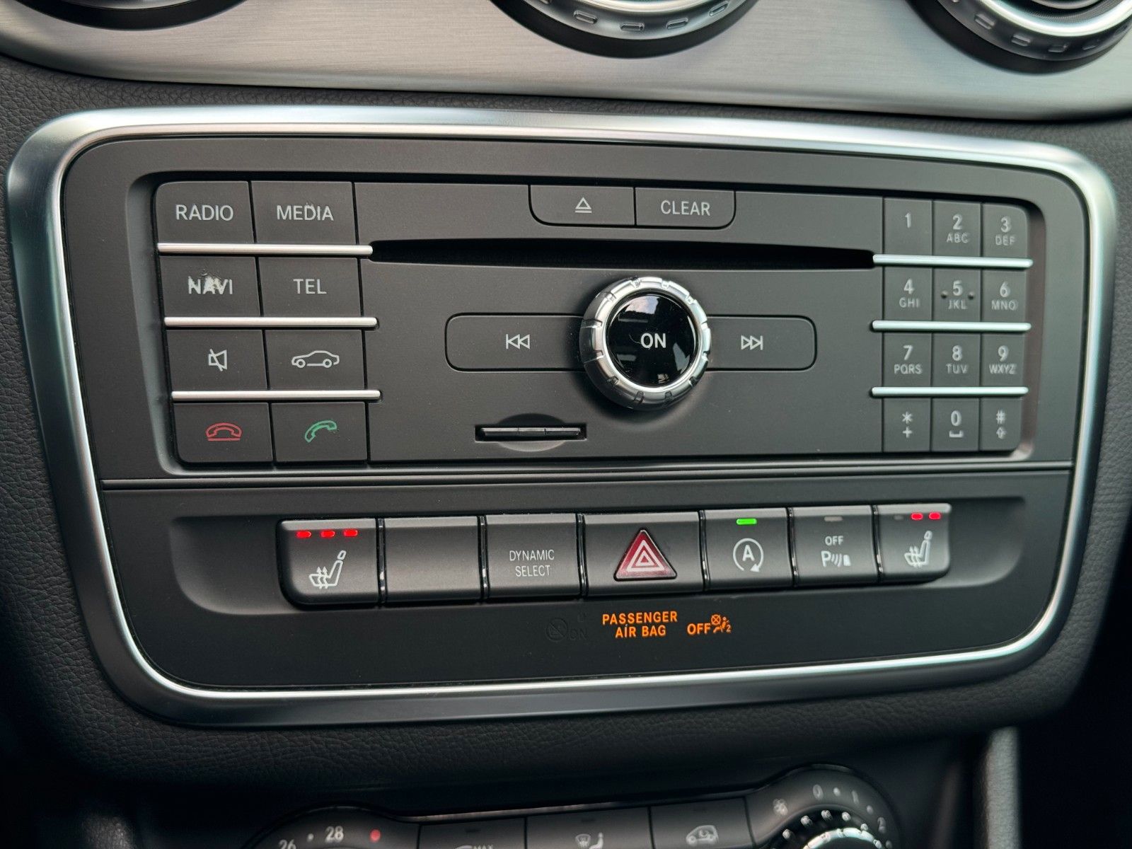 Fahrzeugabbildung Mercedes-Benz GLA 200 CDI / d Urban *PANORAMA|CAM|XENON*