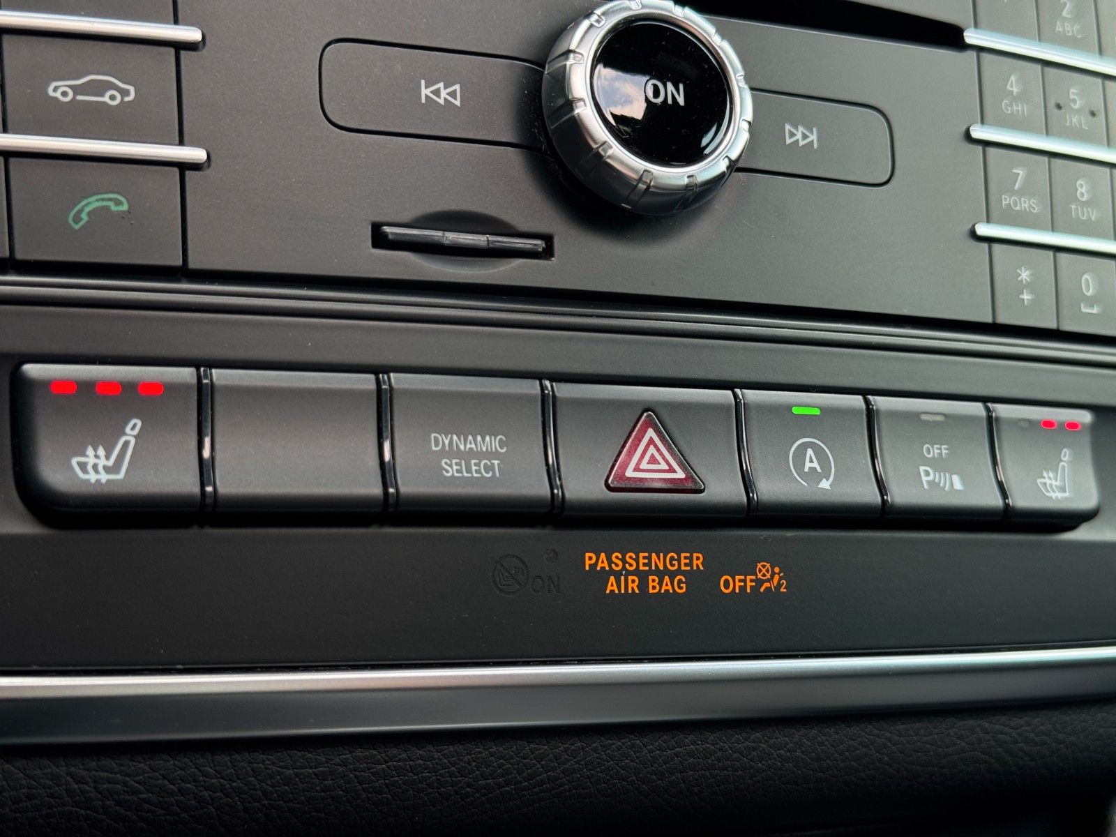 Fahrzeugabbildung Mercedes-Benz GLA 200 CDI / d Urban *PANORAMA|CAM|XENON*