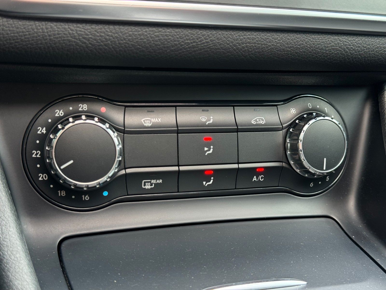 Fahrzeugabbildung Mercedes-Benz GLA 200 CDI / d Urban *PANORAMA|CAM|XENON*