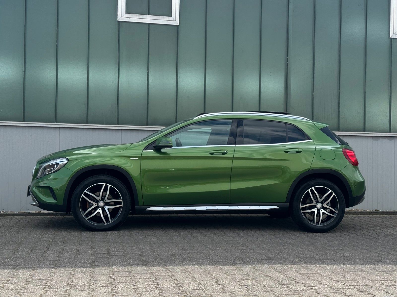 Fahrzeugabbildung Mercedes-Benz GLA 200 CDI / d Urban *PANORAMA|CAM|XENON*