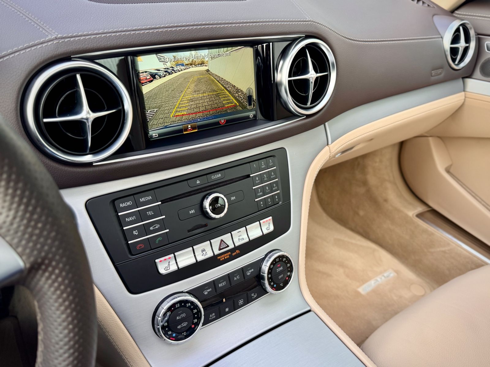 Fahrzeugabbildung Mercedes-Benz SL 400 9G Roadster *1.HAND|AMG|ASSIST|NAVI|CAM*