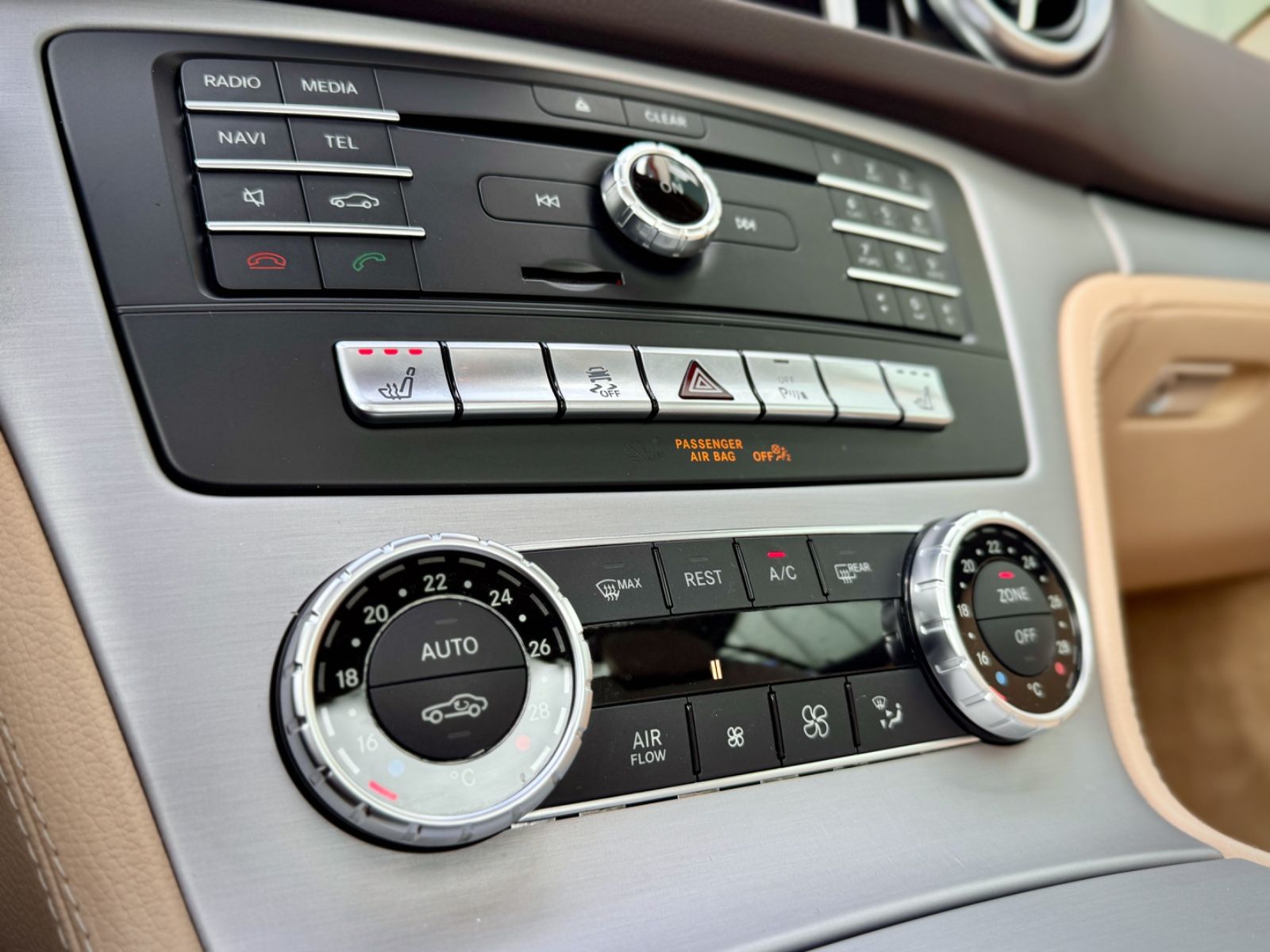 Fahrzeugabbildung Mercedes-Benz SL 400 9G Roadster *1.HAND|AMG|ASSIST|NAVI|CAM*