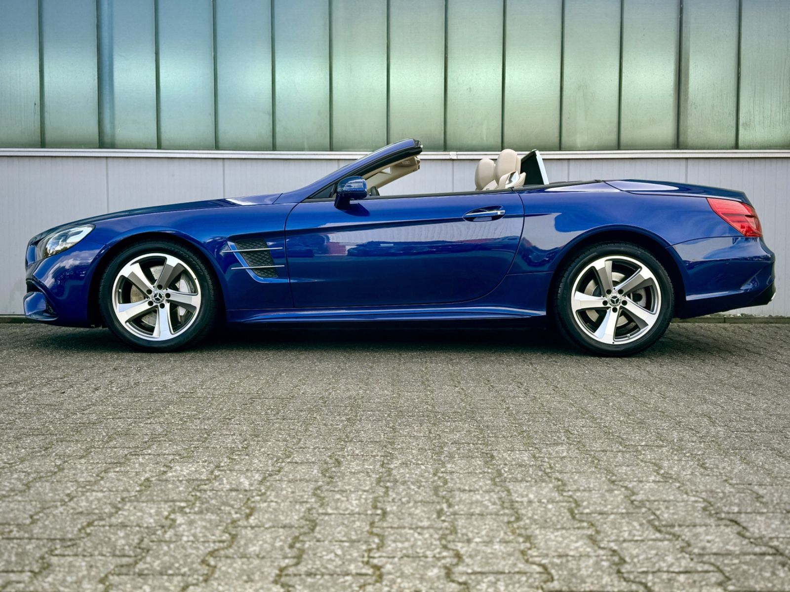 Fahrzeugabbildung Mercedes-Benz SL 400 9G Roadster *1.HAND|AMG|ASSIST|NAVI|CAM*