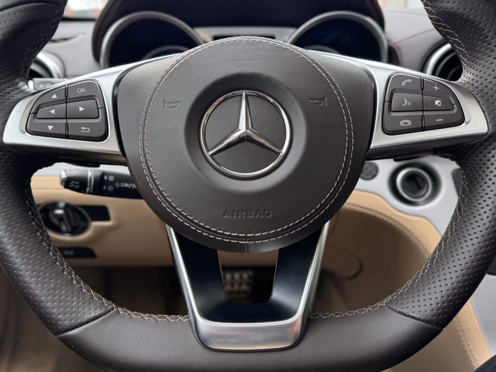 Fahrzeugabbildung Mercedes-Benz SL 400 9G Roadster *1.HAND|AMG|ASSIST|NAVI|CAM*