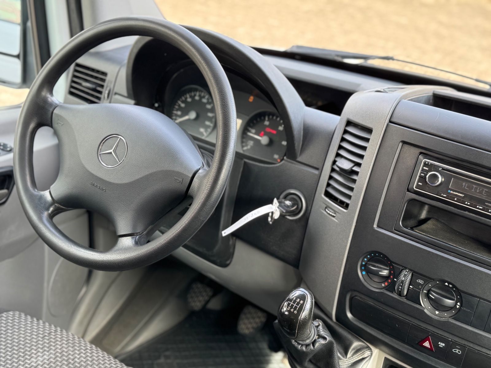 Fahrzeugabbildung Mercedes-Benz 316 CDI Sprinter Pritsche+Plane DoKa 7-Sitzer