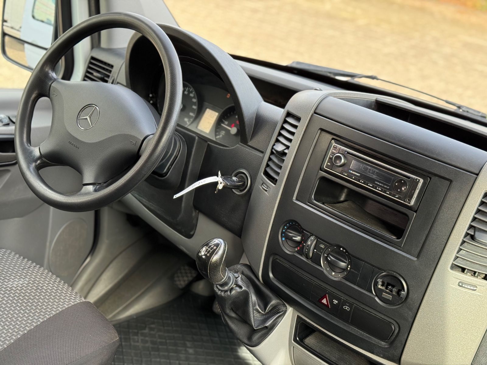 Fahrzeugabbildung Mercedes-Benz 316 CDI Sprinter Pritsche+Plane DoKa 7-Sitzer