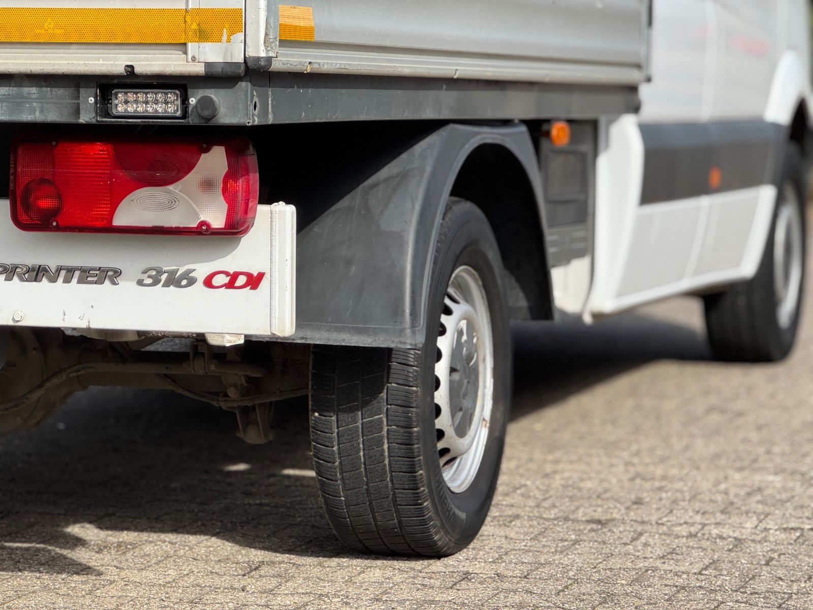 Fahrzeugabbildung Mercedes-Benz 316 CDI Sprinter Pritsche+Plane DoKa 7-Sitzer