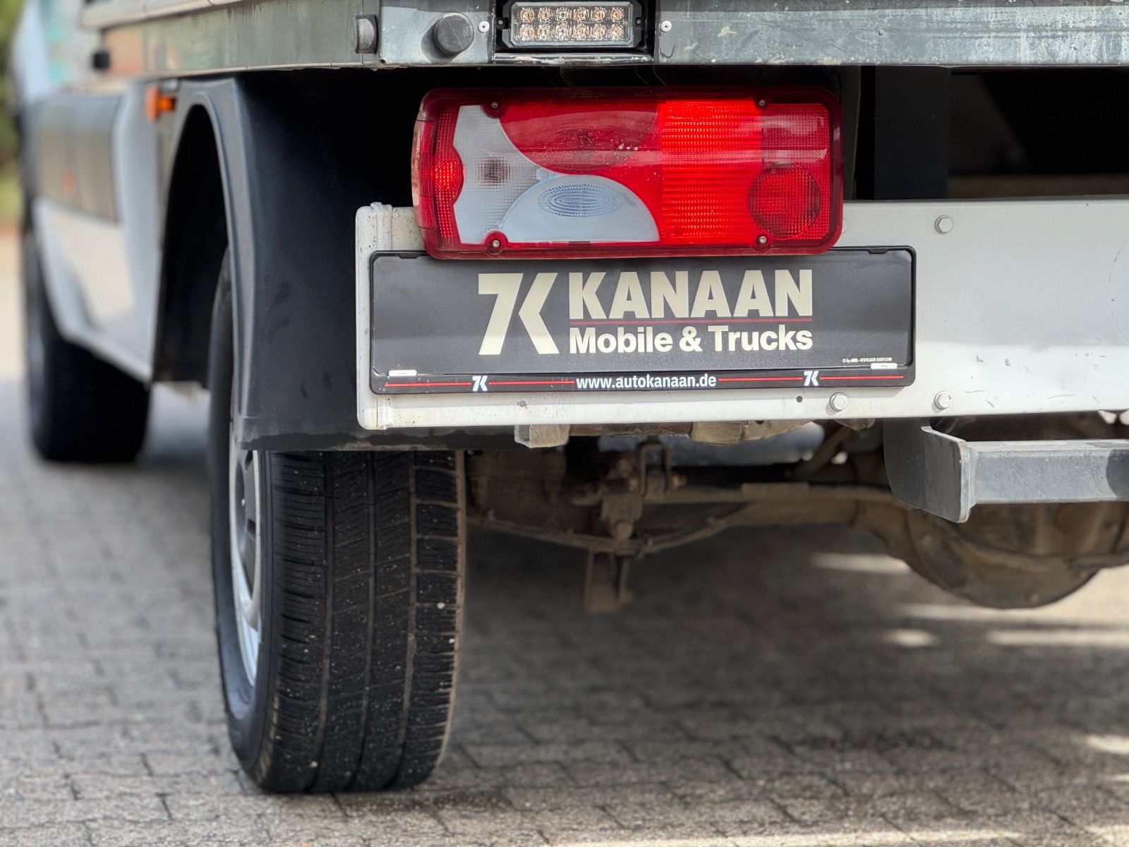 Fahrzeugabbildung Mercedes-Benz 316 CDI Sprinter Pritsche+Plane DoKa 7-Sitzer