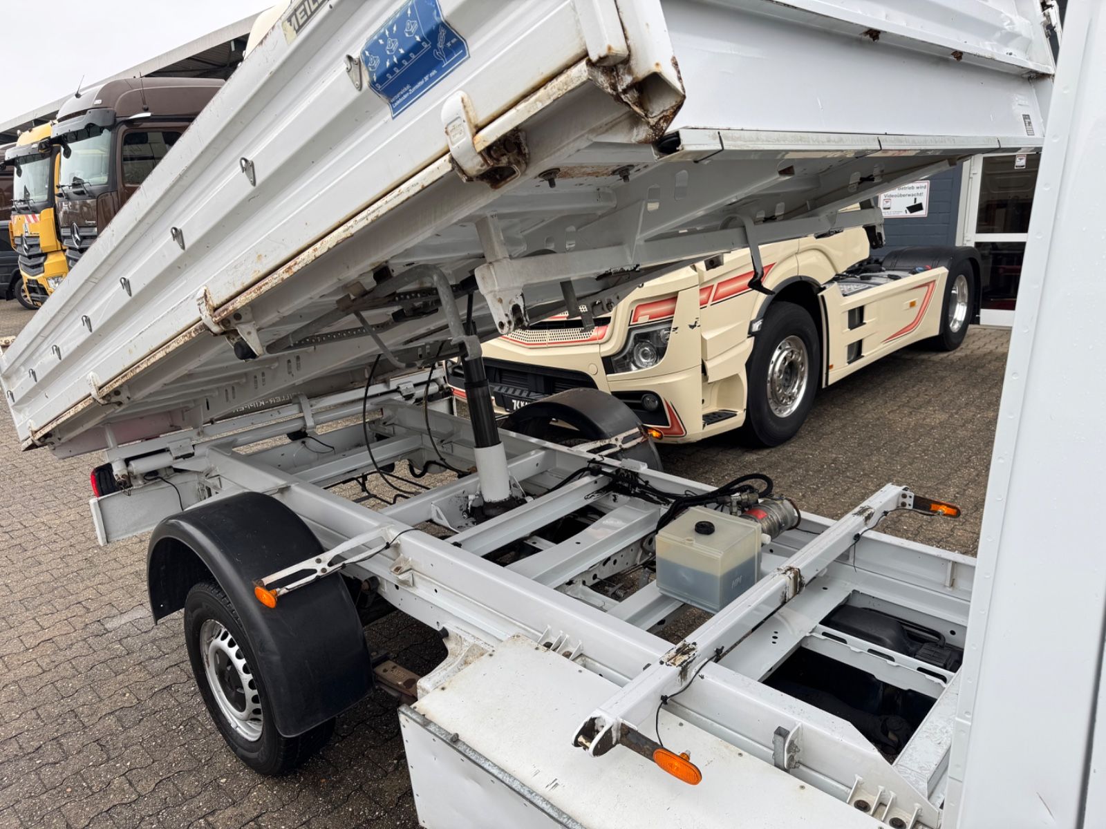 Fahrzeugabbildung Mercedes-Benz Sprinter II 316 CDI Meiller Kipper Kran