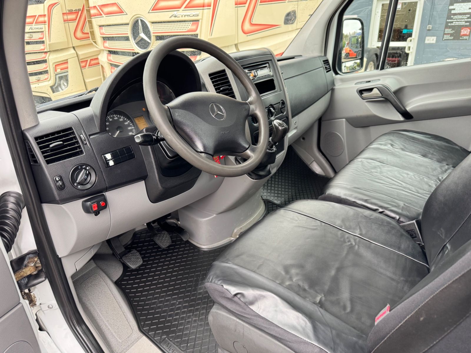 Fahrzeugabbildung Mercedes-Benz Sprinter II 316 CDI Meiller Kipper Kran