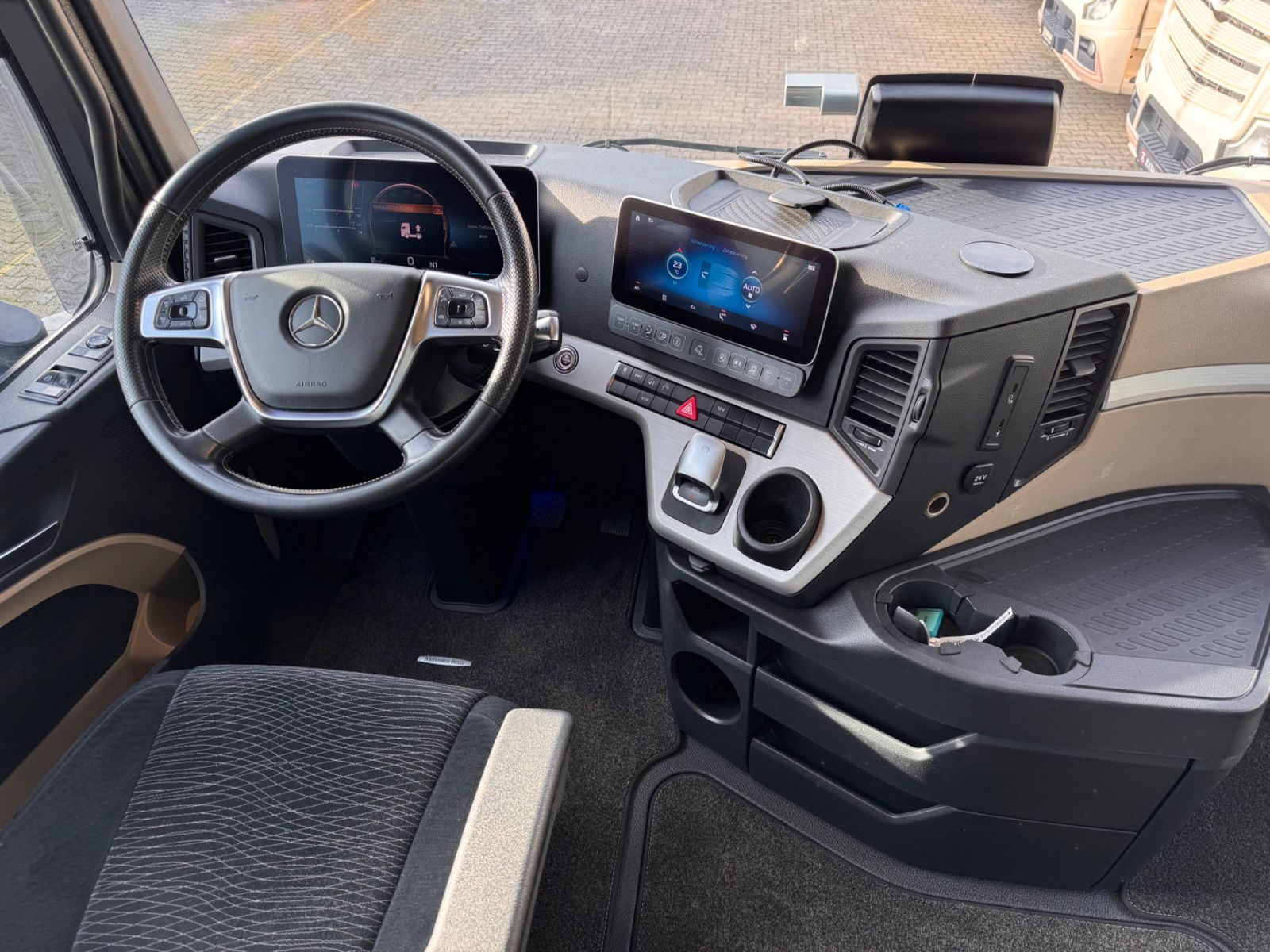 Fahrzeugabbildung Mercedes-Benz 1848 L  Actros 5 GigaSpace  ÖlRetarder TÜV NEU