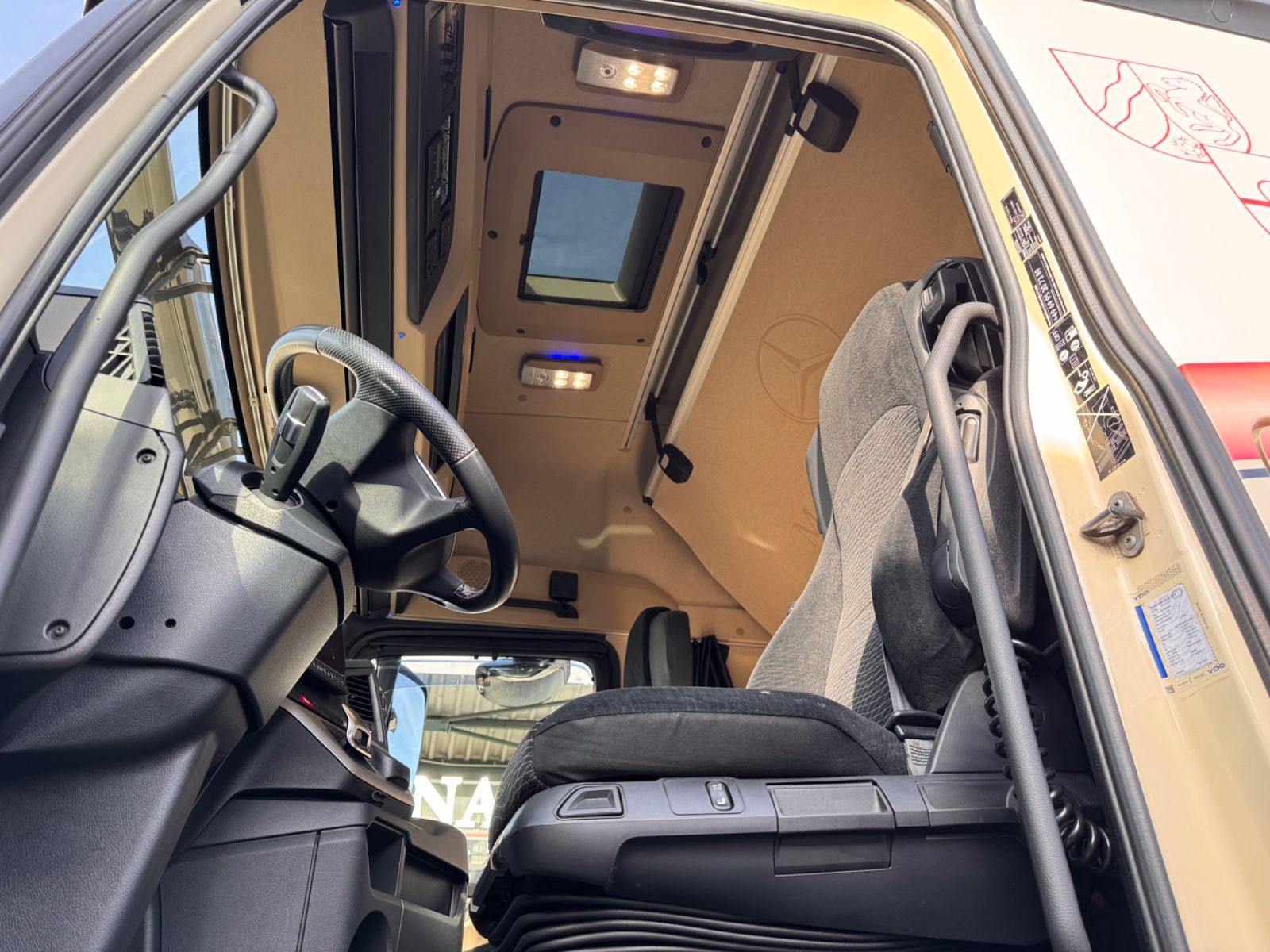 Fahrzeugabbildung Mercedes-Benz 1848 L  Actros 5 GigaSpace  ÖlRetarder TÜV NEU