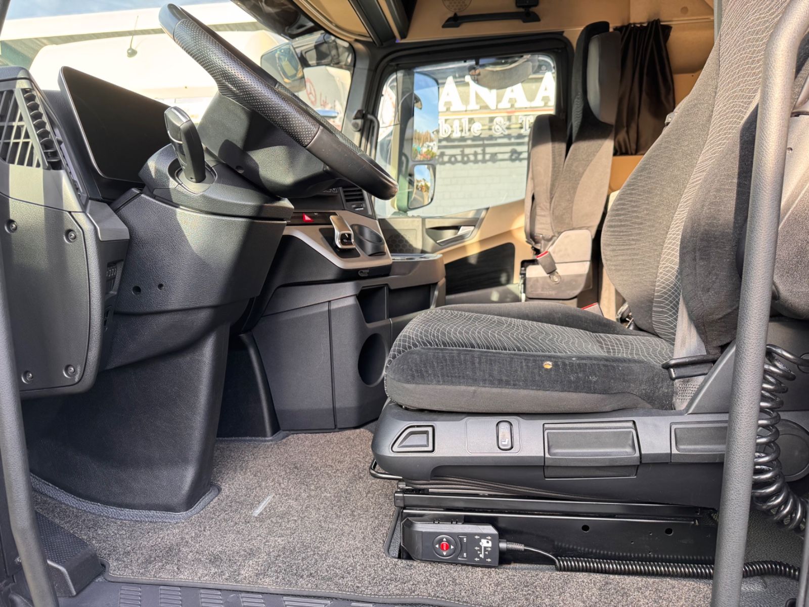 Fahrzeugabbildung Mercedes-Benz 1848 L  Actros 5 GigaSpace  ÖlRetarder TÜV NEU