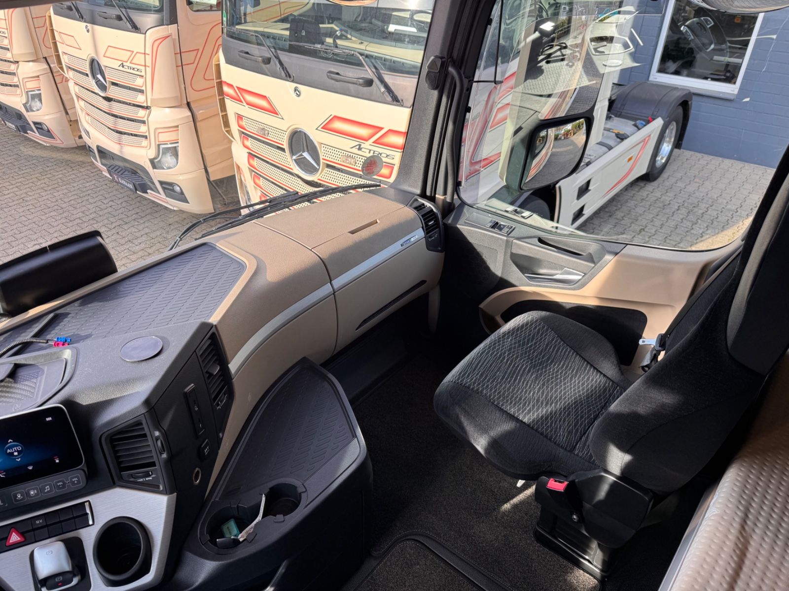 Fahrzeugabbildung Mercedes-Benz 1848 L  Actros 5 GigaSpace  ÖlRetarder TÜV NEU