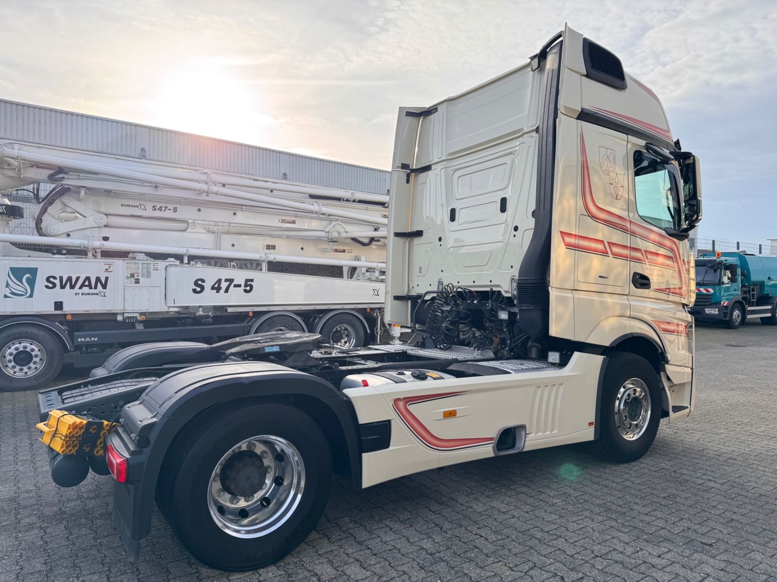 Fahrzeugabbildung Mercedes-Benz 1848 L  Actros 5 GigaSpace  ÖlRetarder TÜV NEU