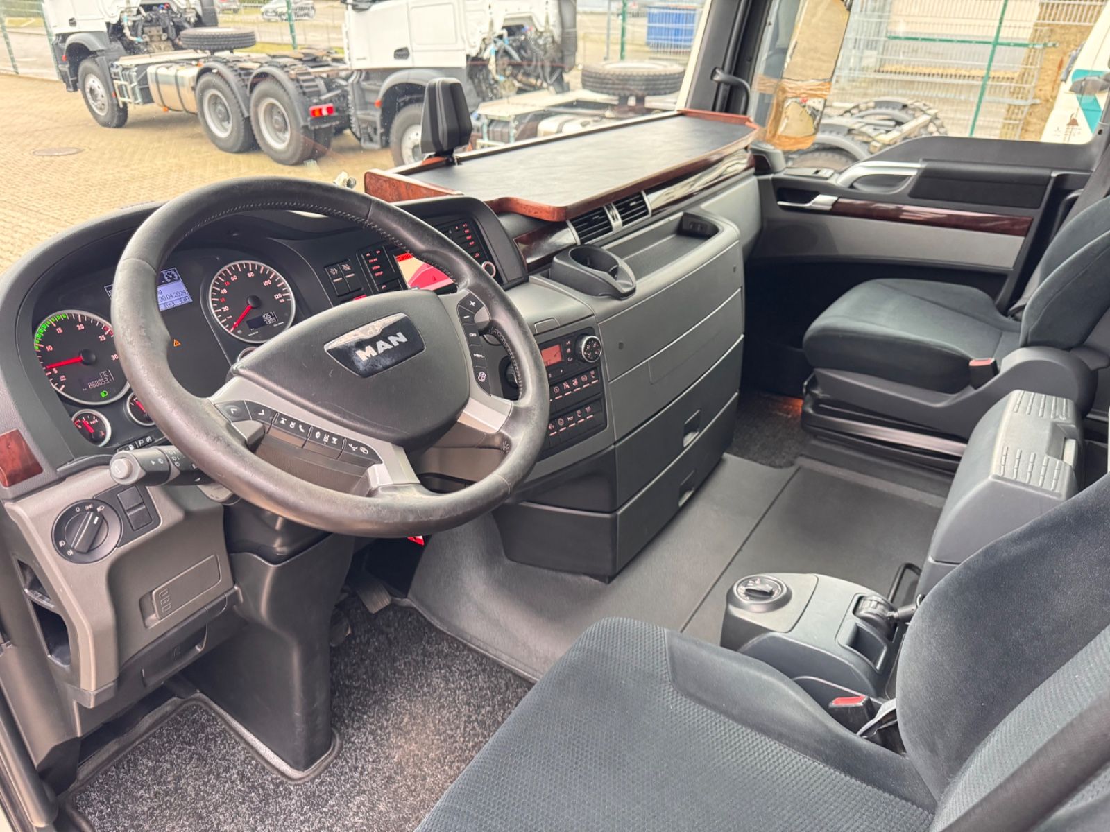 Fahrzeugabbildung MAN TGX 18.440 4x2 LLS-U LowLiner XXL