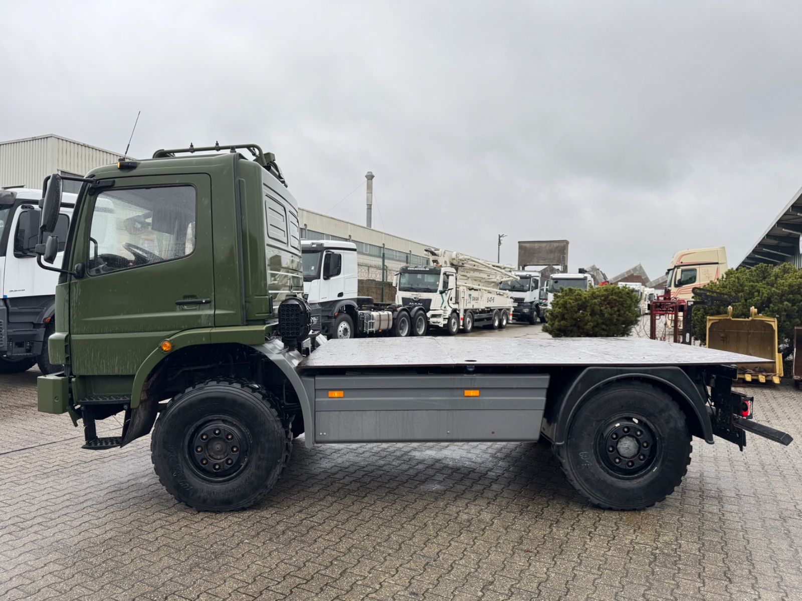 Fahrzeugabbildung Mercedes-Benz 1018 Atego 4x4 Allrad Miltär Camper (818)