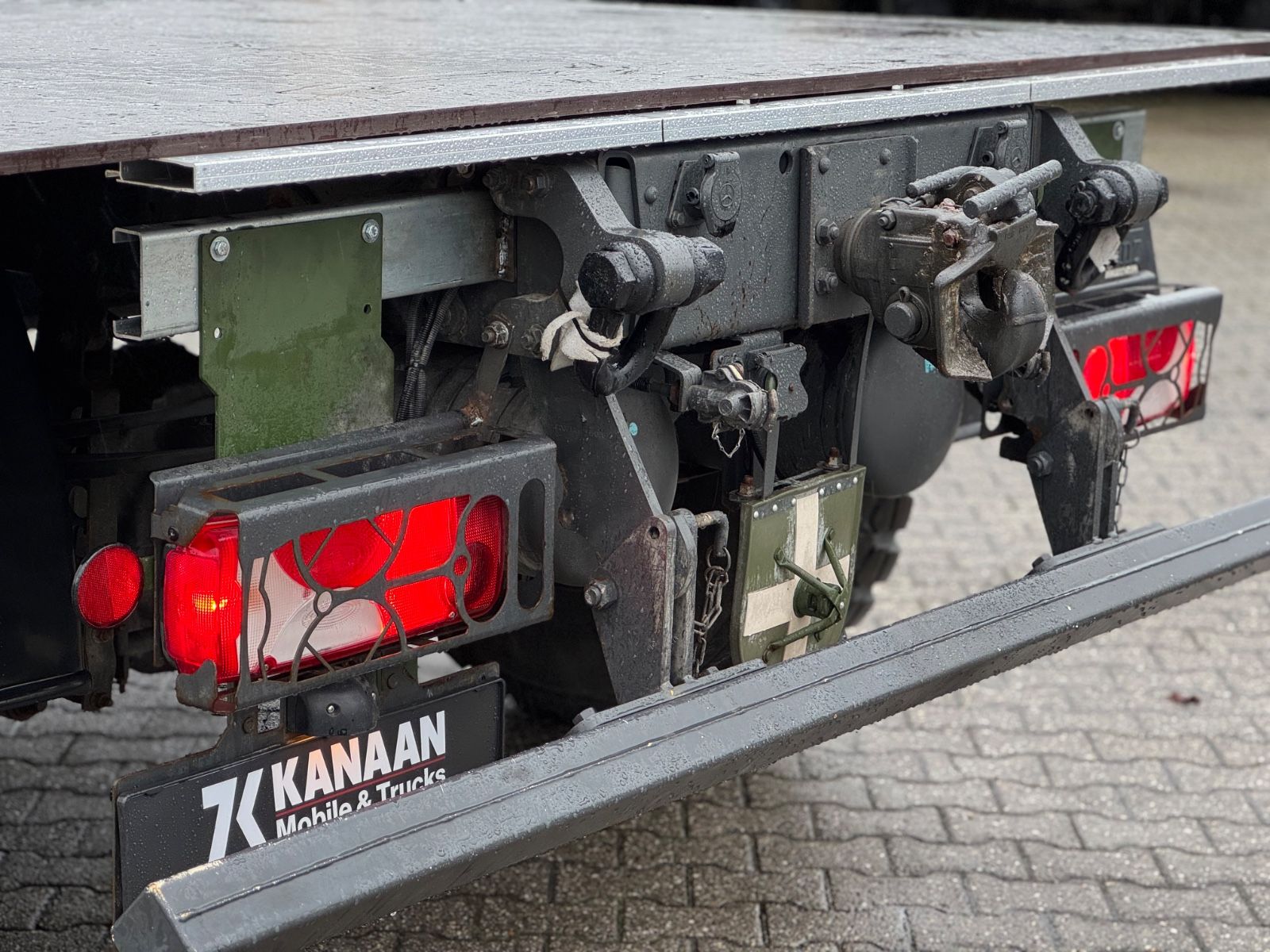 Fahrzeugabbildung Mercedes-Benz 1018 Atego 4x4 Allrad Miltär Camper (818)