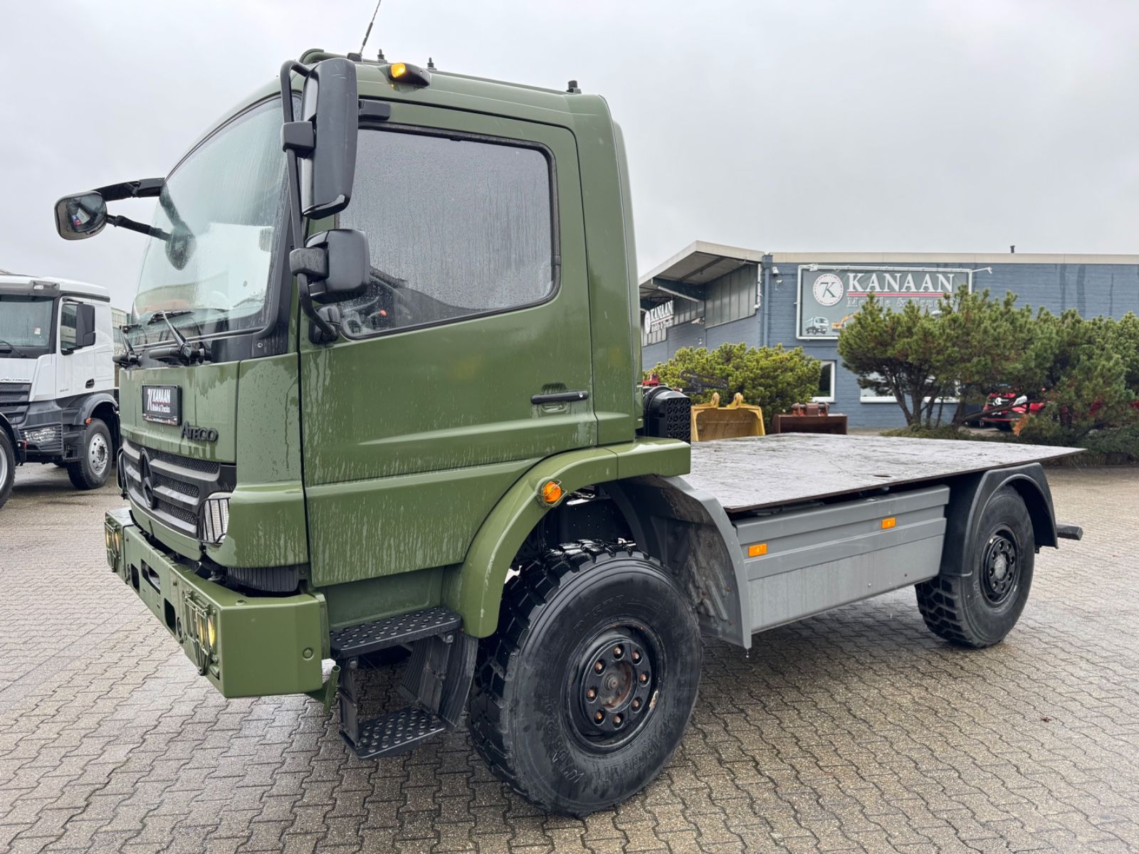 Fahrzeugabbildung Mercedes-Benz 1018 Atego 4x4 Allrad Miltär Camper (818)