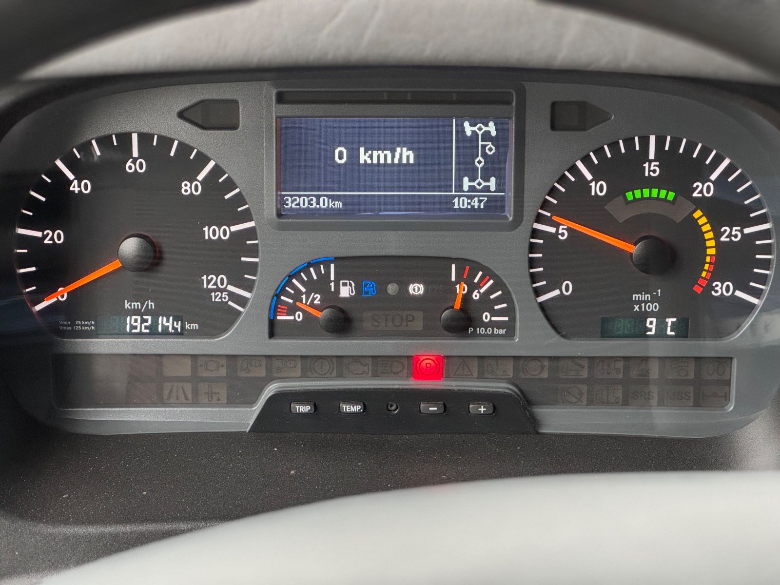 Fahrzeugabbildung Mercedes-Benz 1018 Atego 4x4 Allrad Miltär Camper (818)