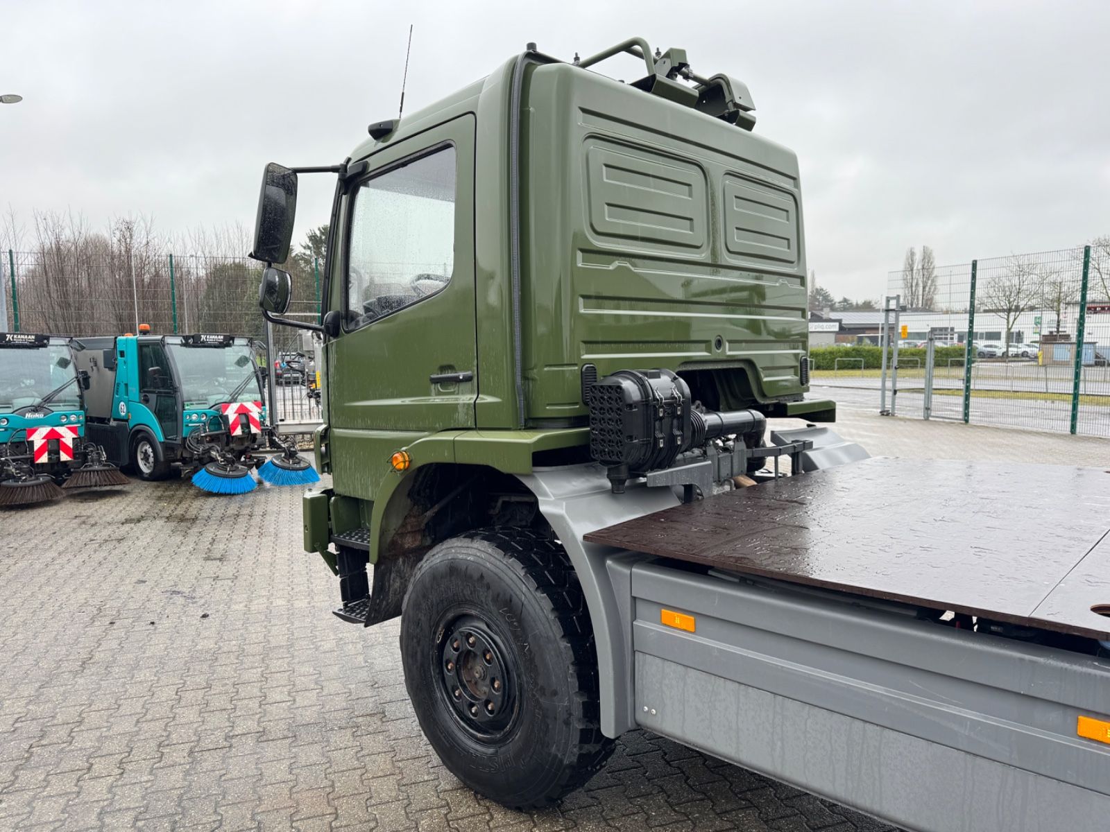 Fahrzeugabbildung Mercedes-Benz 1018 Atego 4x4 Allrad Miltär Camper (818)