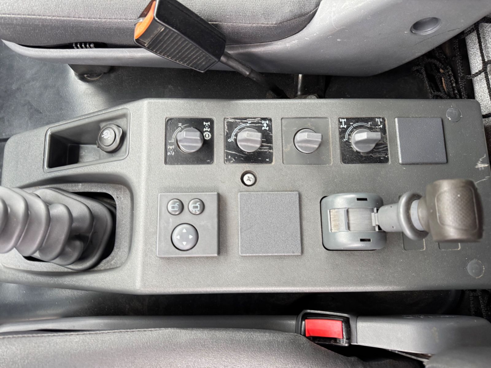 Fahrzeugabbildung Iveco 140 E240  Eurocargo 4x4 Miltär Camper Expedition