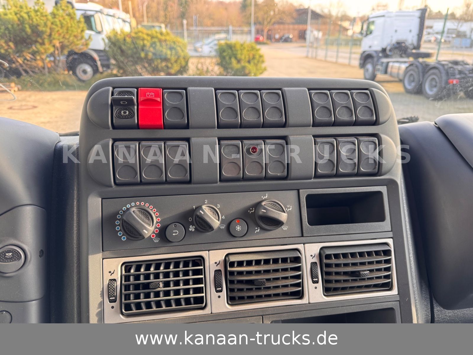 Fahrzeugabbildung Iveco 140 E240 Eurocargo 4x4 Miltär Camper Expedition