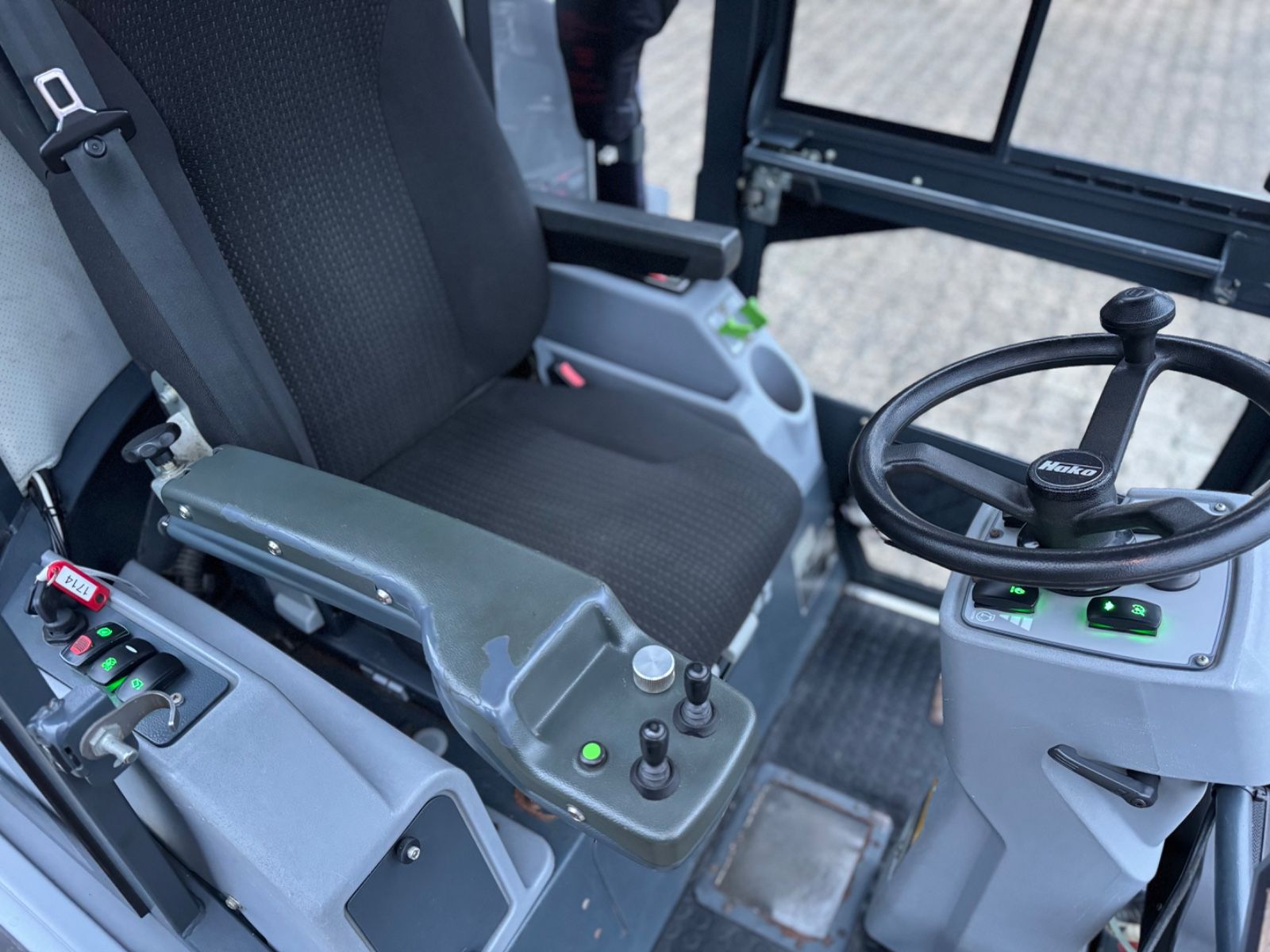 Fahrzeugabbildung Hako CityMaster 1600 Unkraut Heißwasser Dampf  REINEX