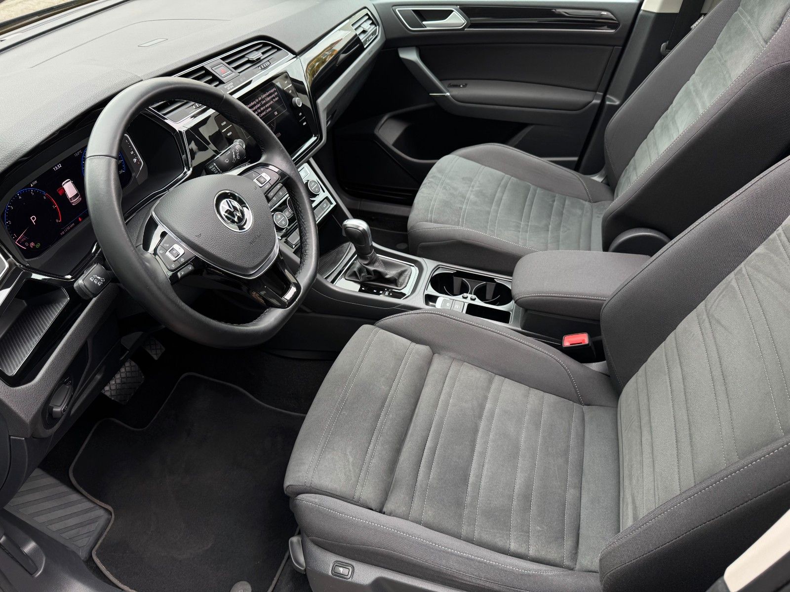 Fahrzeugabbildung Volkswagen Touran 1.5 TSI Highline*7-SITZE|AHK|PANO|ASSIST*