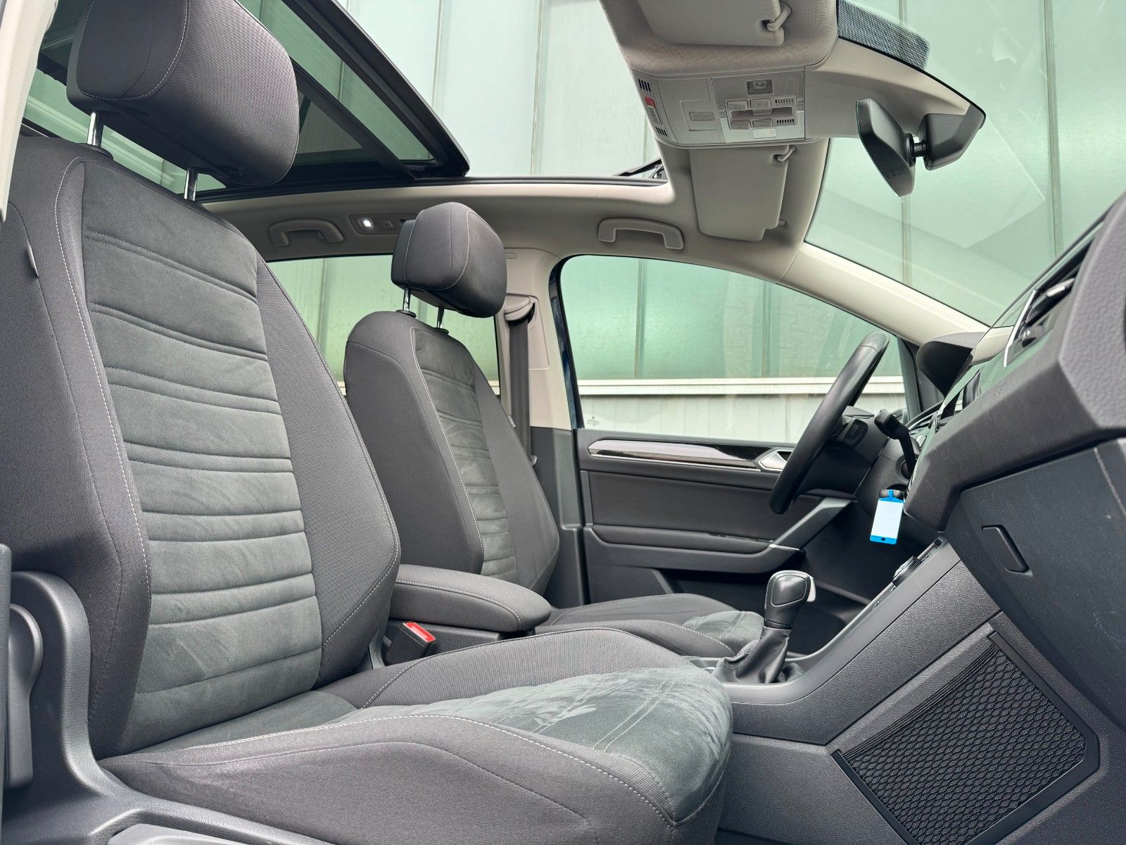 Fahrzeugabbildung Volkswagen Touran 1.5 TSI Highline*7-SITZE|AHK|PANO|ASSIST*