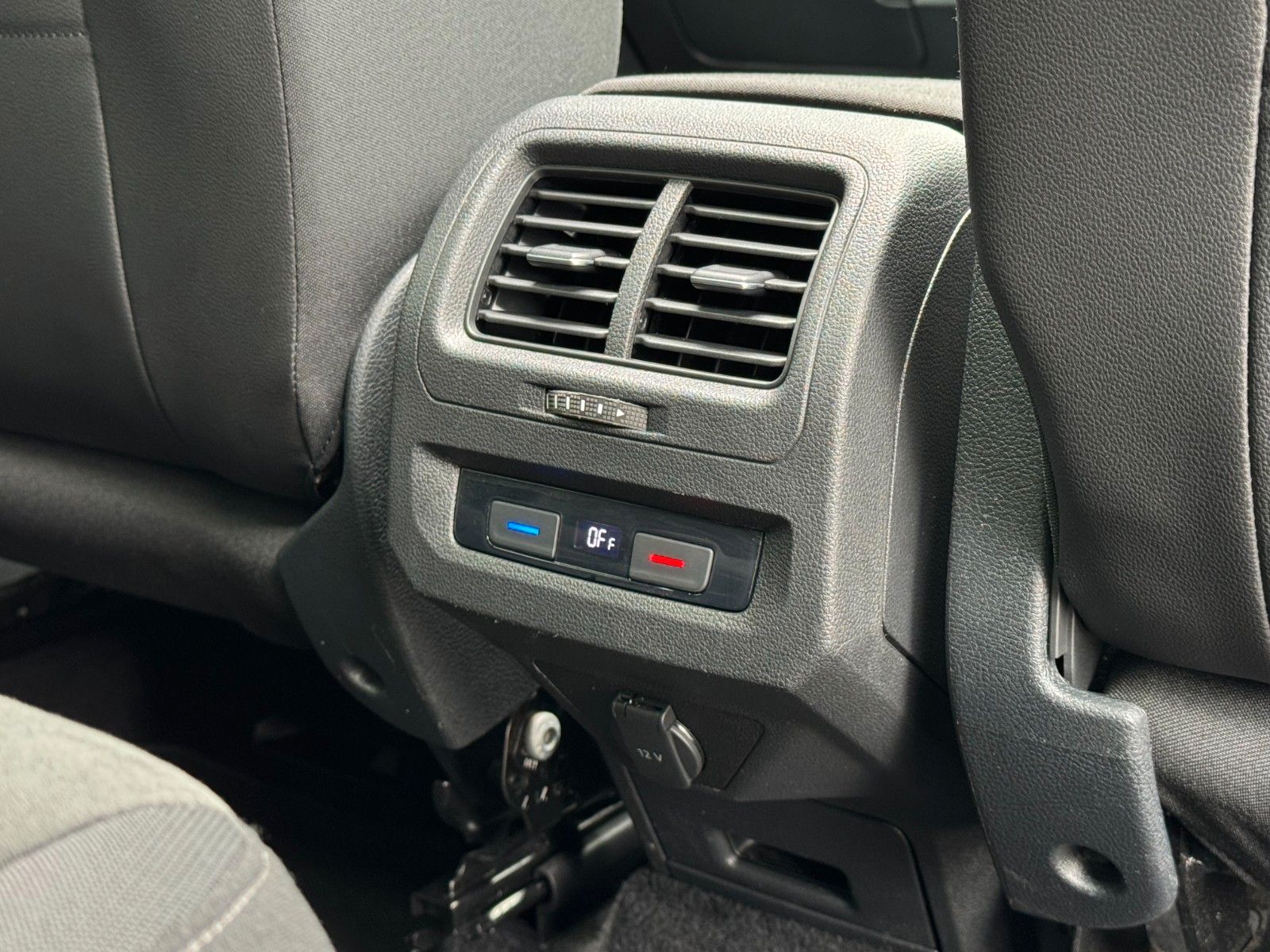 Fahrzeugabbildung Volkswagen Touran 1.5 TSI Highline*7-SITZE|AHK|PANO|ASSIST*