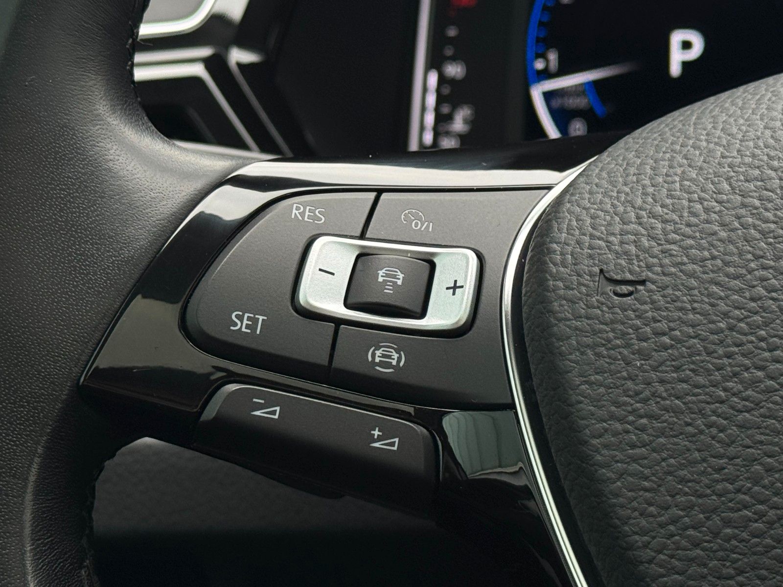 Fahrzeugabbildung Volkswagen Touran 1.5 TSI Highline*7-SITZE|AHK|PANO|ASSIST*