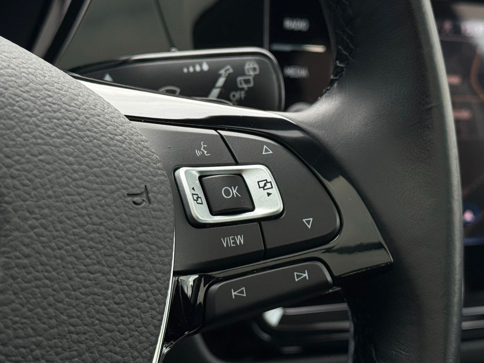 Fahrzeugabbildung Volkswagen Touran 1.5 TSI Highline*7-SITZE|AHK|PANO|ASSIST*