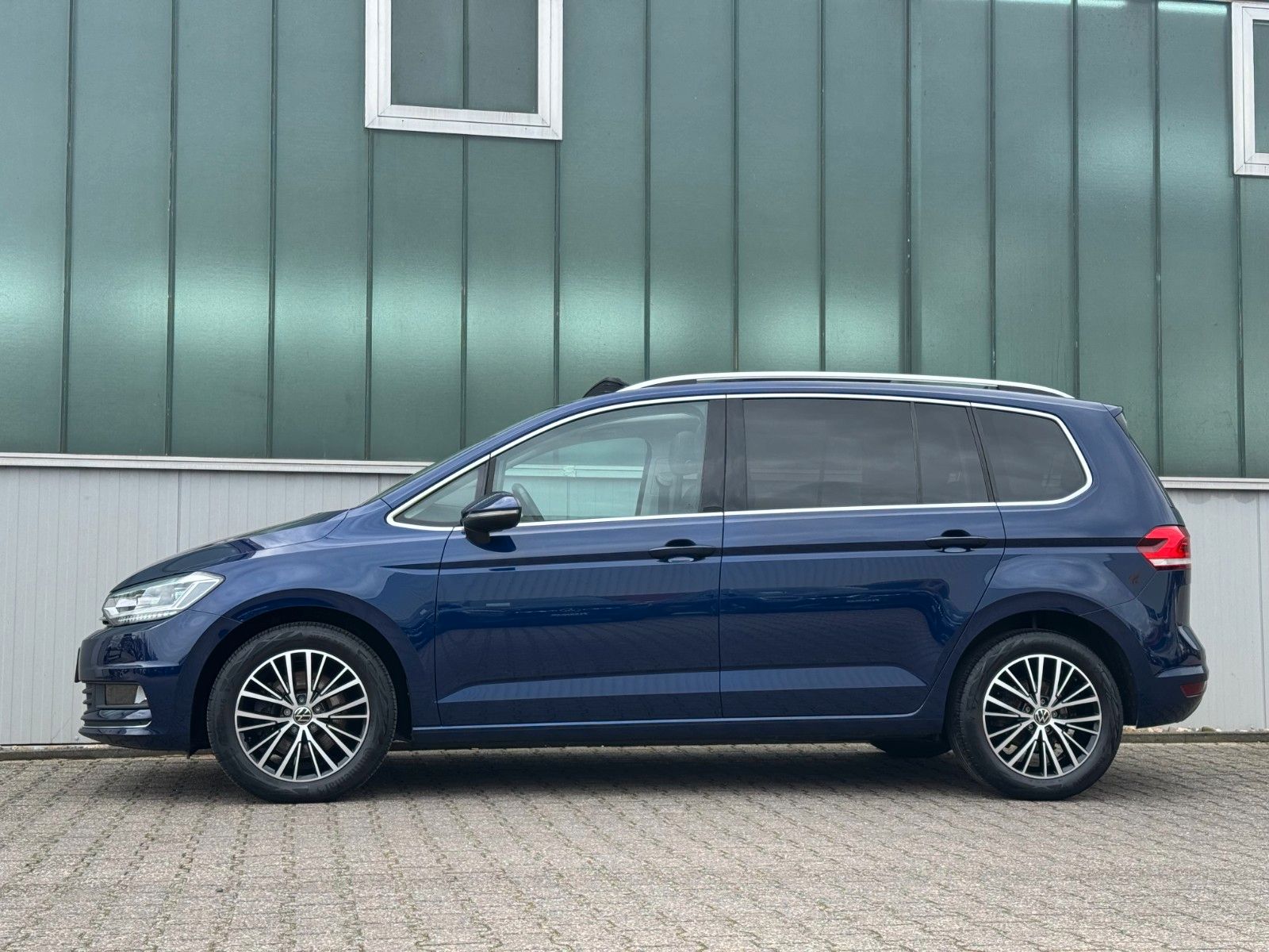 Fahrzeugabbildung Volkswagen Touran 1.5 TSI Highline*7-SITZE|AHK|PANO|ASSIST*