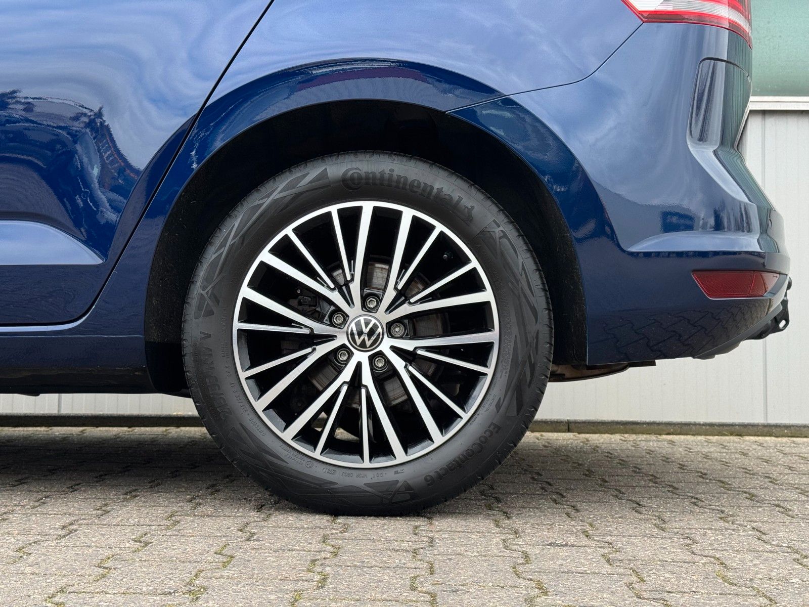 Fahrzeugabbildung Volkswagen Touran 1.5 TSI Highline*7-SITZE|AHK|PANO|ASSIST*