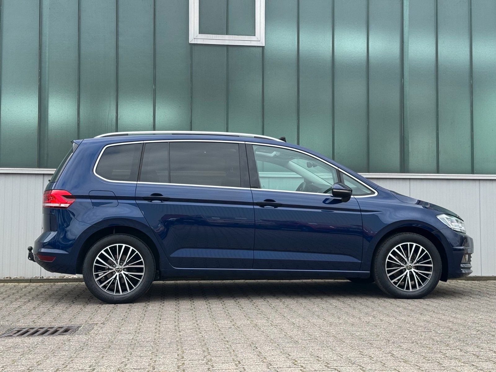 Fahrzeugabbildung Volkswagen Touran 1.5 TSI Highline*7-SITZE|AHK|PANO|ASSIST*