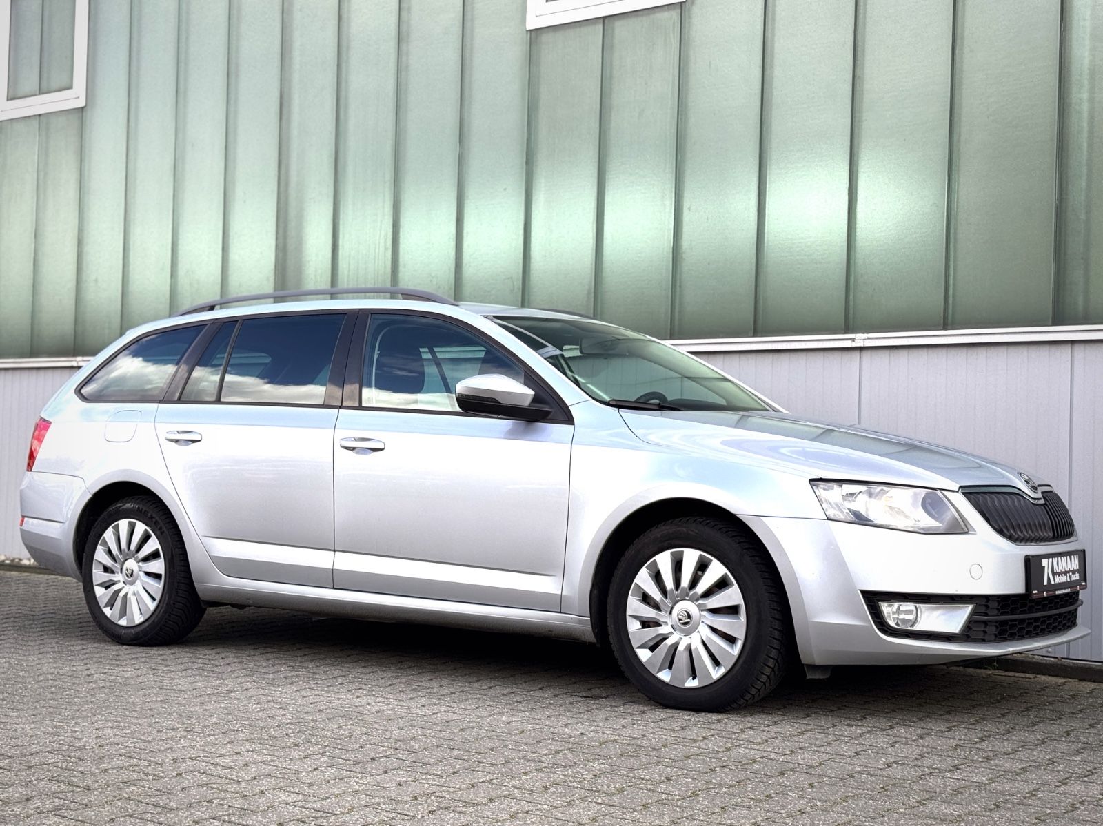 Fahrzeugabbildung SKODA Octavia 2.0 TDI Combi Ambition *DSG|AHK|NAVI*